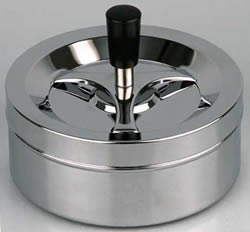 Quality chrome spinning ashtray, 14cm diameter; boxed  79-J2508